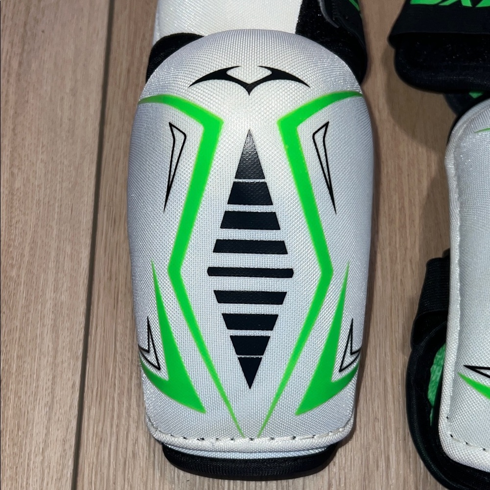 VIC CX2 White and Green Protective Elbow Pads - Picture 6 of 16